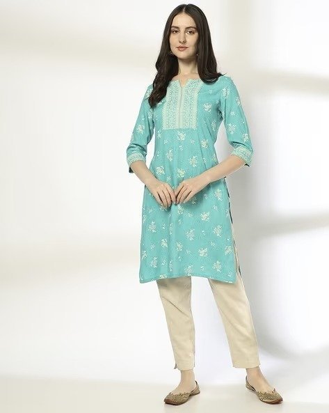 473Wx593H-443067551-aqua-MODEL.jpg Women Floral Print Straight Kurta - Image 1